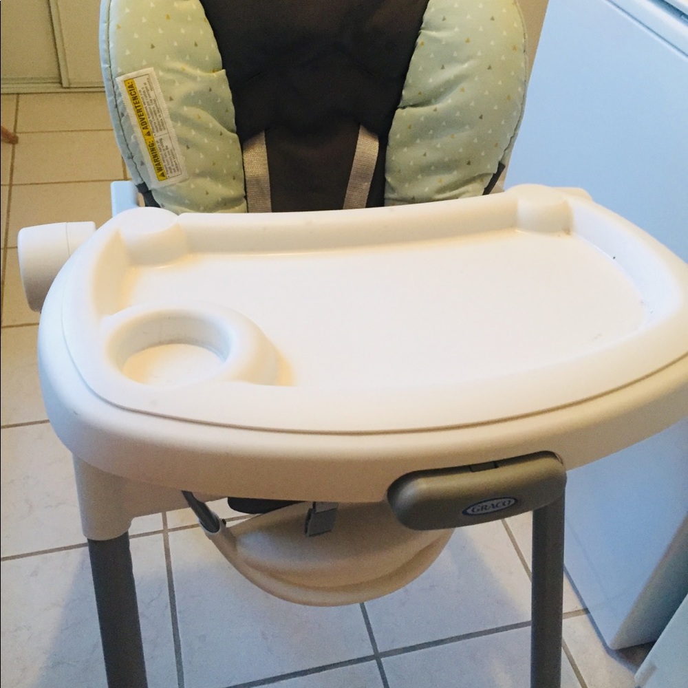 Kids high chair good condition age 3 m to 3 years